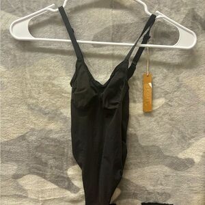 NWT SKIMS Shapewear Bodysuit